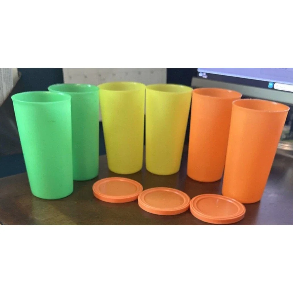VTG Set of 6 Plastic Classes Green Orange and Yellow with 3 orange Lids